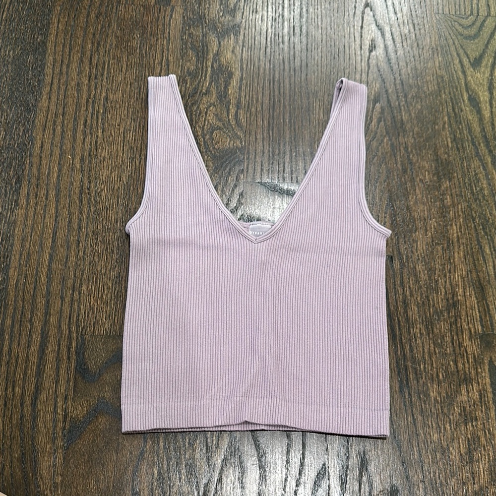 Dynamic Ribbed V-Neck Tank